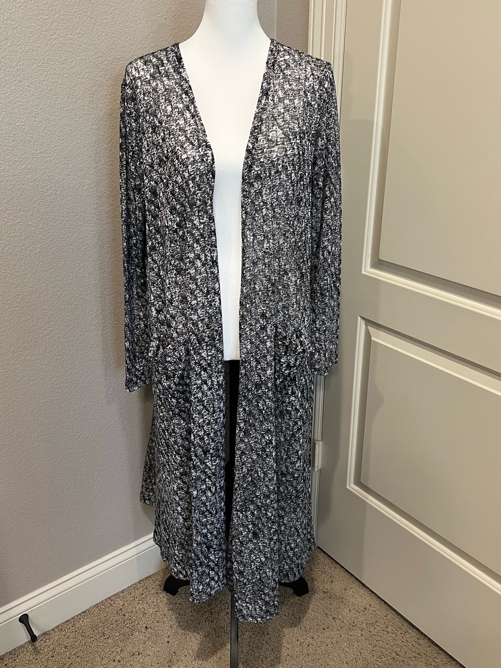 LulaRoe Sarah - Black and White